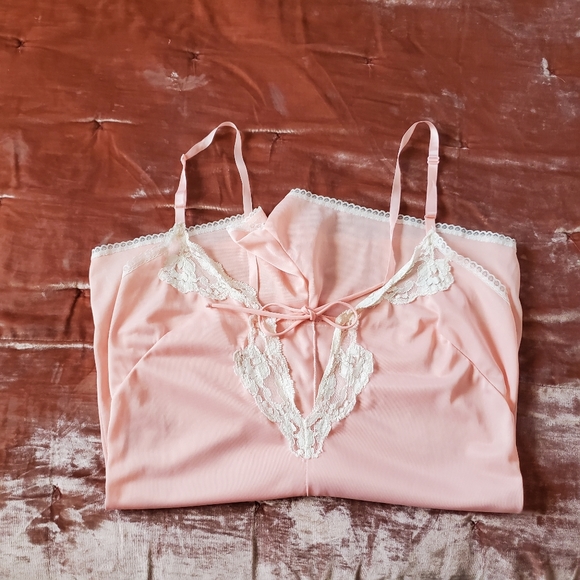 Pink w white lace vintage lingerie sleep romper - Picture 14 of 16